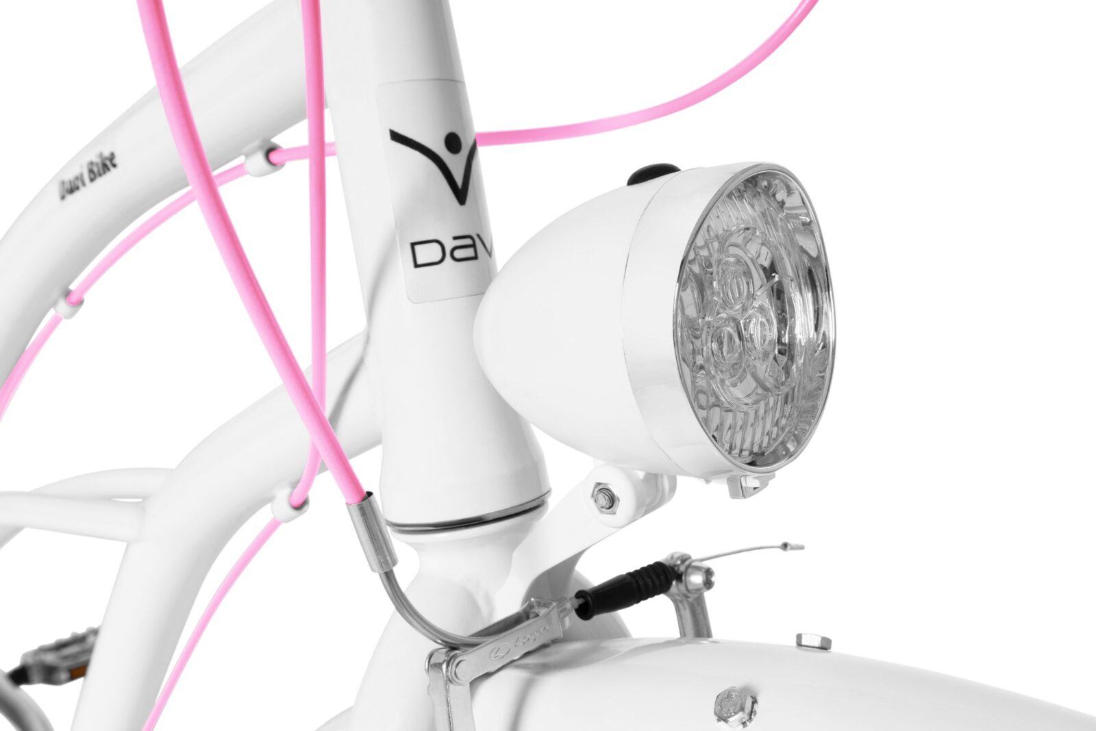 Vit cykel med rosa kablar och framlyktor