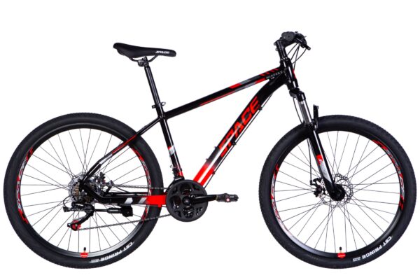 Čierny horský bicykel s červenými detailmi.