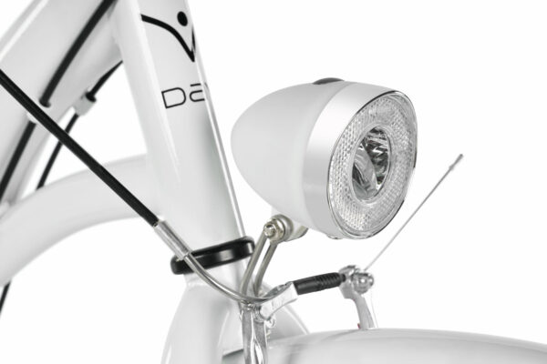 Vit cykel med närbild på framljus och kabel.