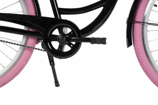 Närbild av cykel med rosa däck