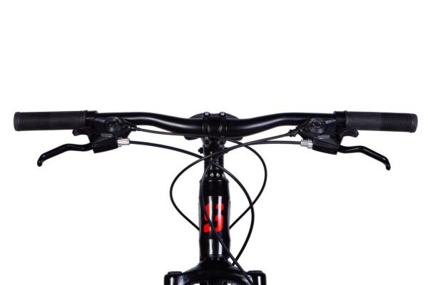 Riadenie čierneho bicykla z prednej strany