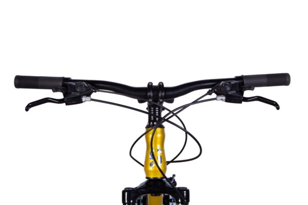 Cykelstyre med bromsar och kablar, närbild