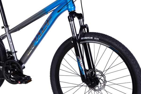 Modrý horský bicykel so športovým dizajnom.