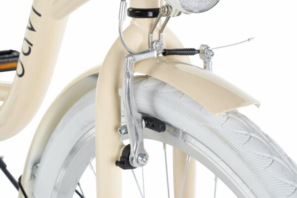 Närbild av cykelhjul med skärm och bromsar