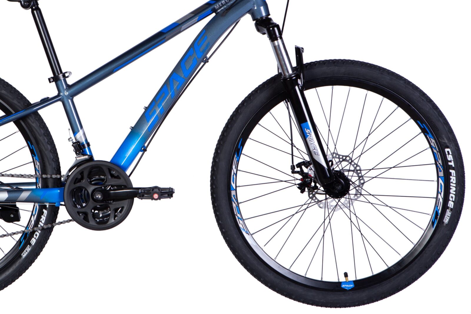 Moderný horský bicykel v modrej farbe.