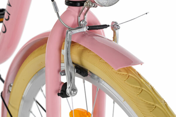 Rosa cykel med gul däck och frambroms.