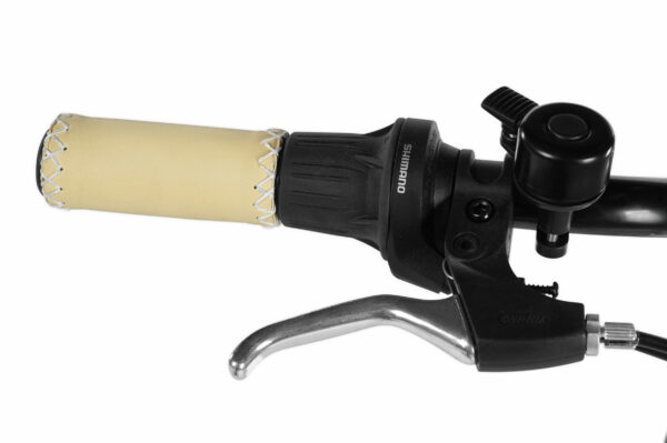 Cykelstyre med handtag, broms och ringklocka.