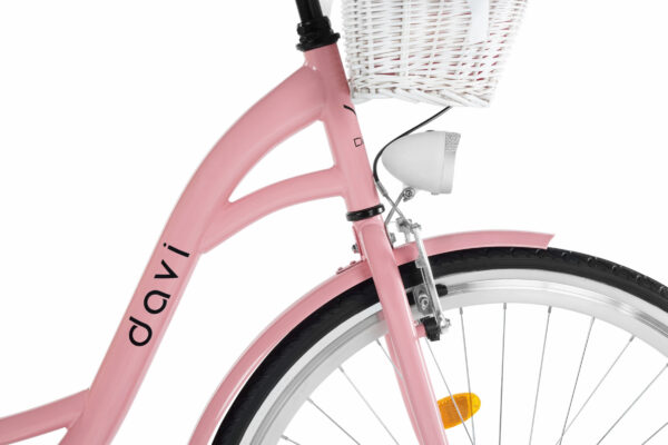 Rosa cykel med korg fram.