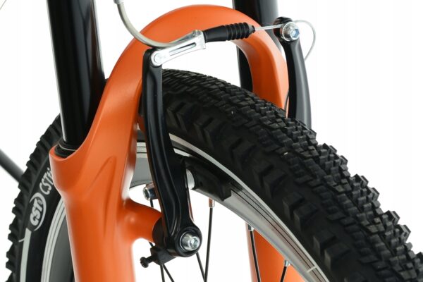 Närbild av cykelgaffel med broms och däck