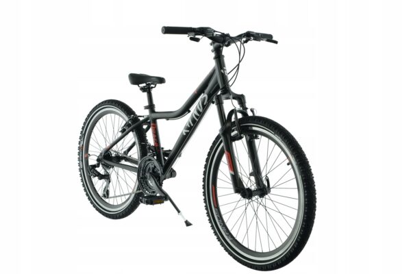 Svart mountainbike med robust ram och däck.