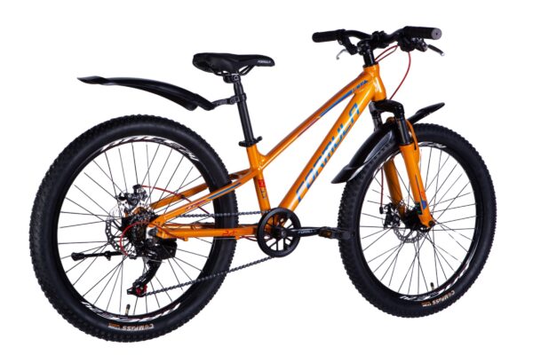 Orange mountainbike med skivbromsar och stänkskärmar