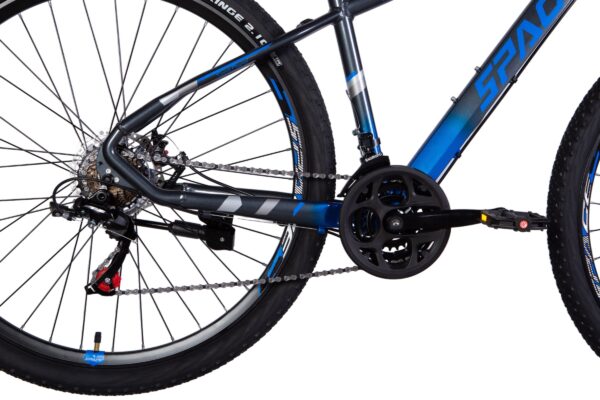 Cykel närbild på kedja och växelsystem