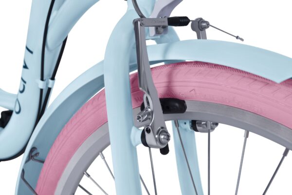 Cykel med rosa däck och blå ram